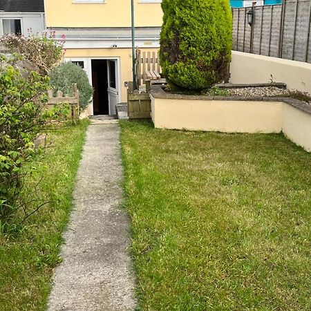 Pet Friendly Cottage Pool エクステリア 写真
